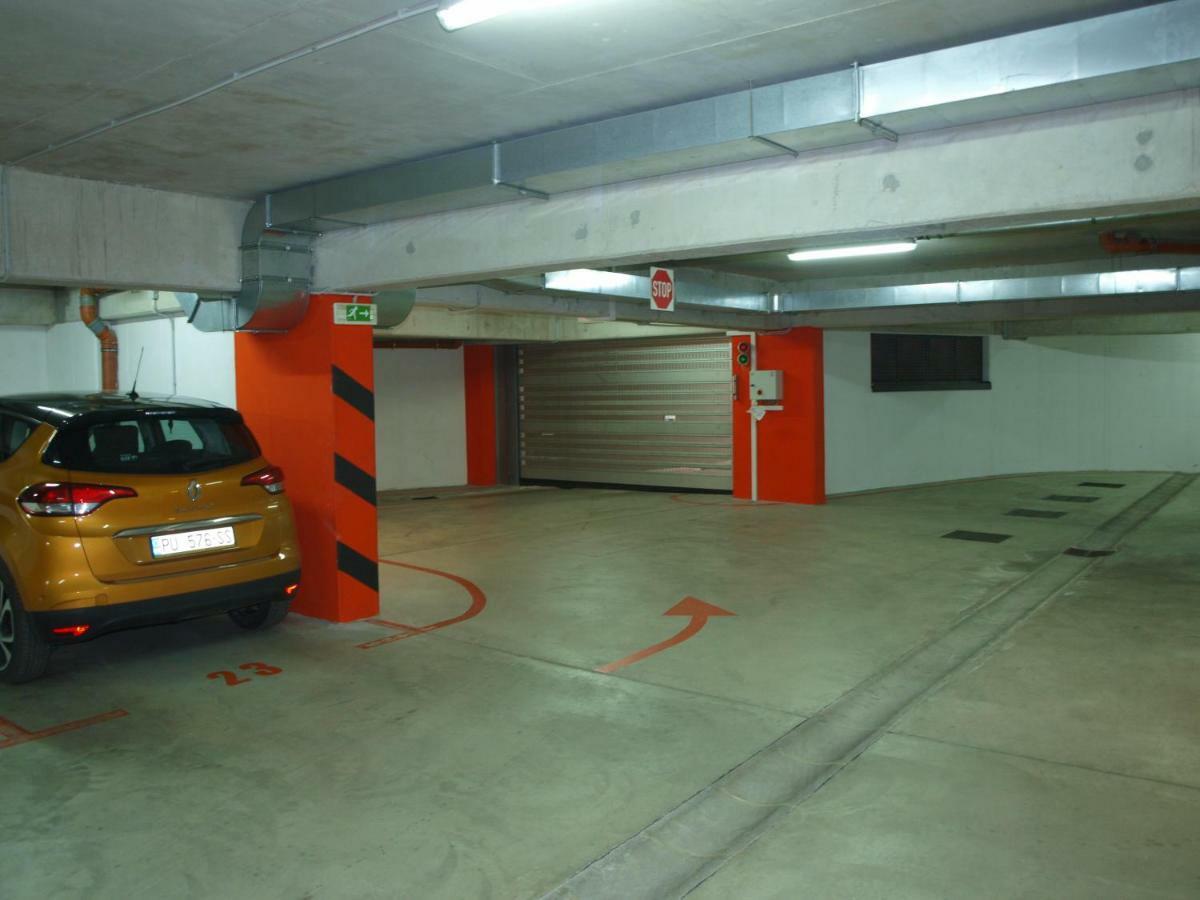 Lucia Exclusive With Parking In The Garage Lejlighed Poreč Eksteriør billede